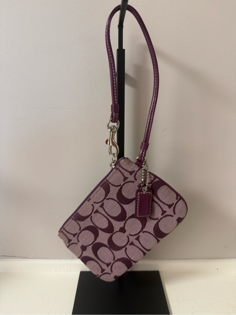 Coach Plum Signature Canvas Wristlet NWOT! - Picture 1 of 5